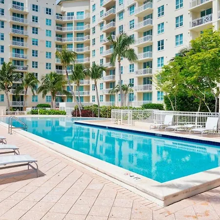 Modern Bedroom In Great Condo! Beach Pass Incl!